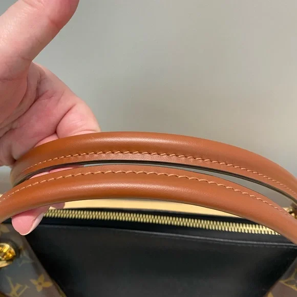 🌸SOLD🌸 Louis Vuitton V Tote MM Noir Cara - Picture 8 of 11